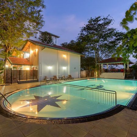 Hotel Sobana Lake Front Udawalawe Ngoại thất bức ảnh
