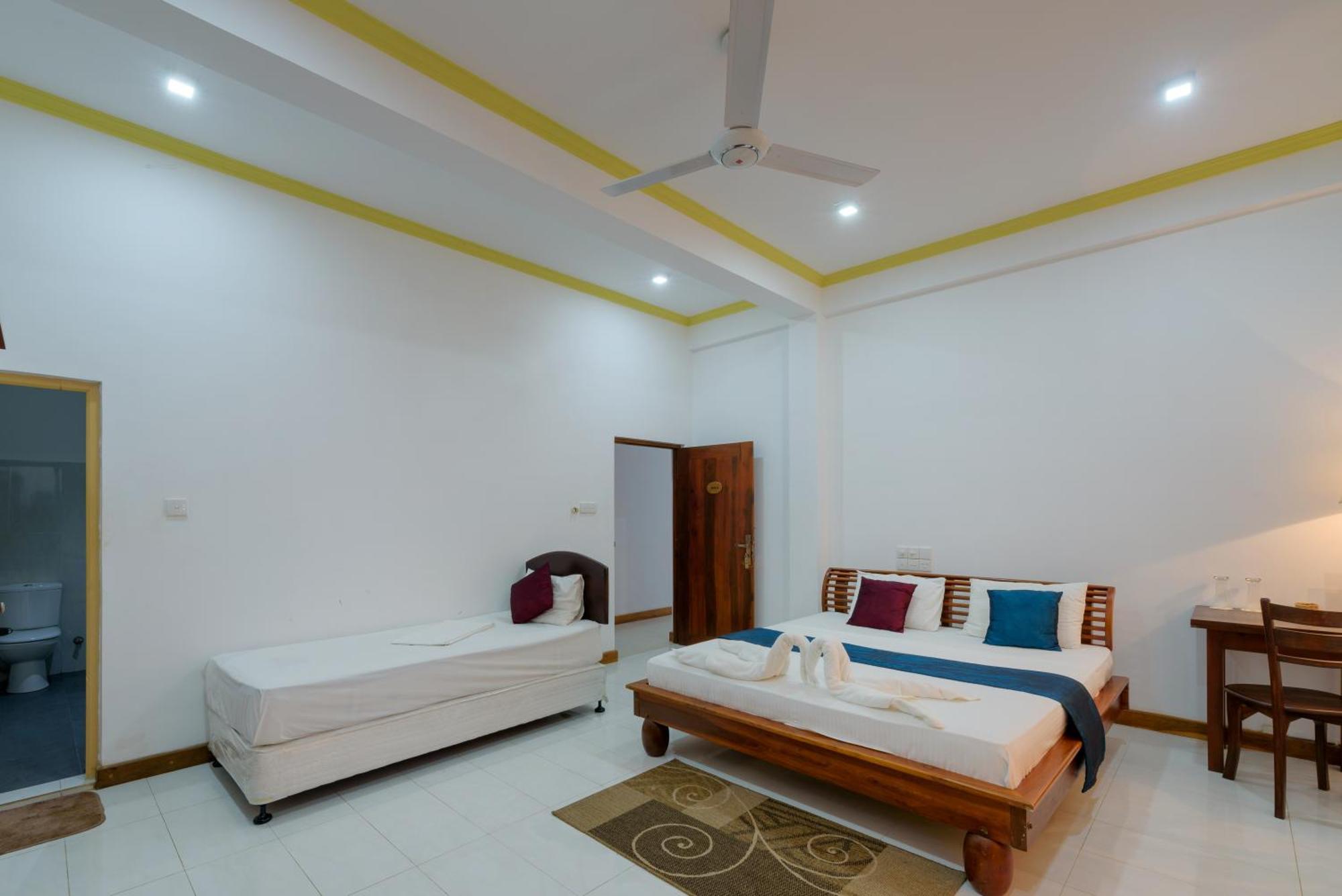 Hotel Sobana Lake Front Udawalawe Ngoại thất bức ảnh
