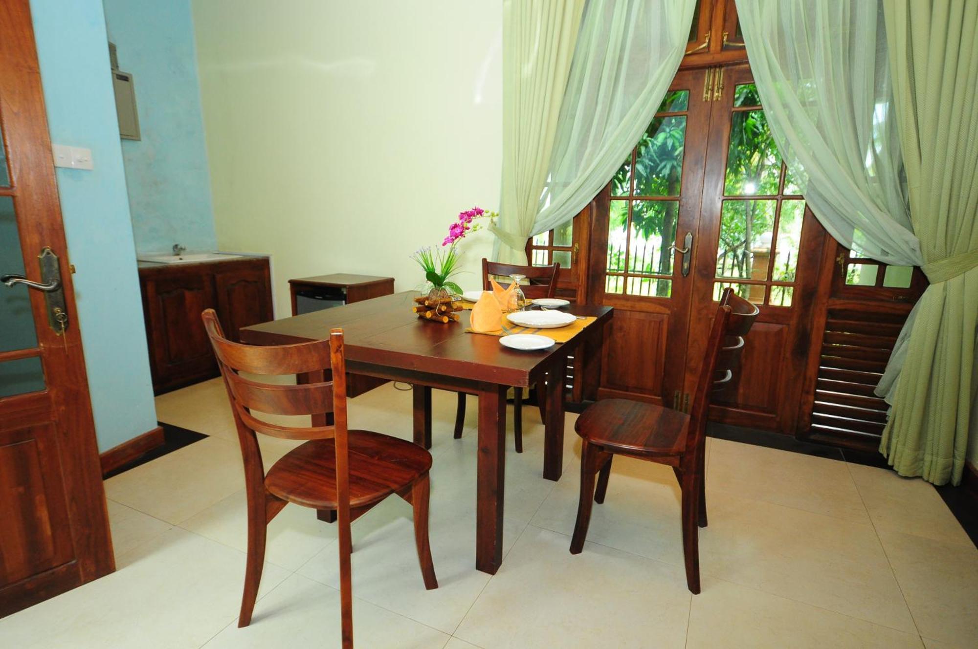 Hotel Sobana Lake Front Udawalawe Ngoại thất bức ảnh