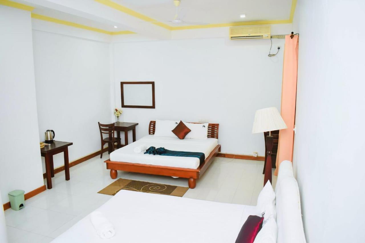 Hotel Sobana Lake Front Udawalawe Ngoại thất bức ảnh