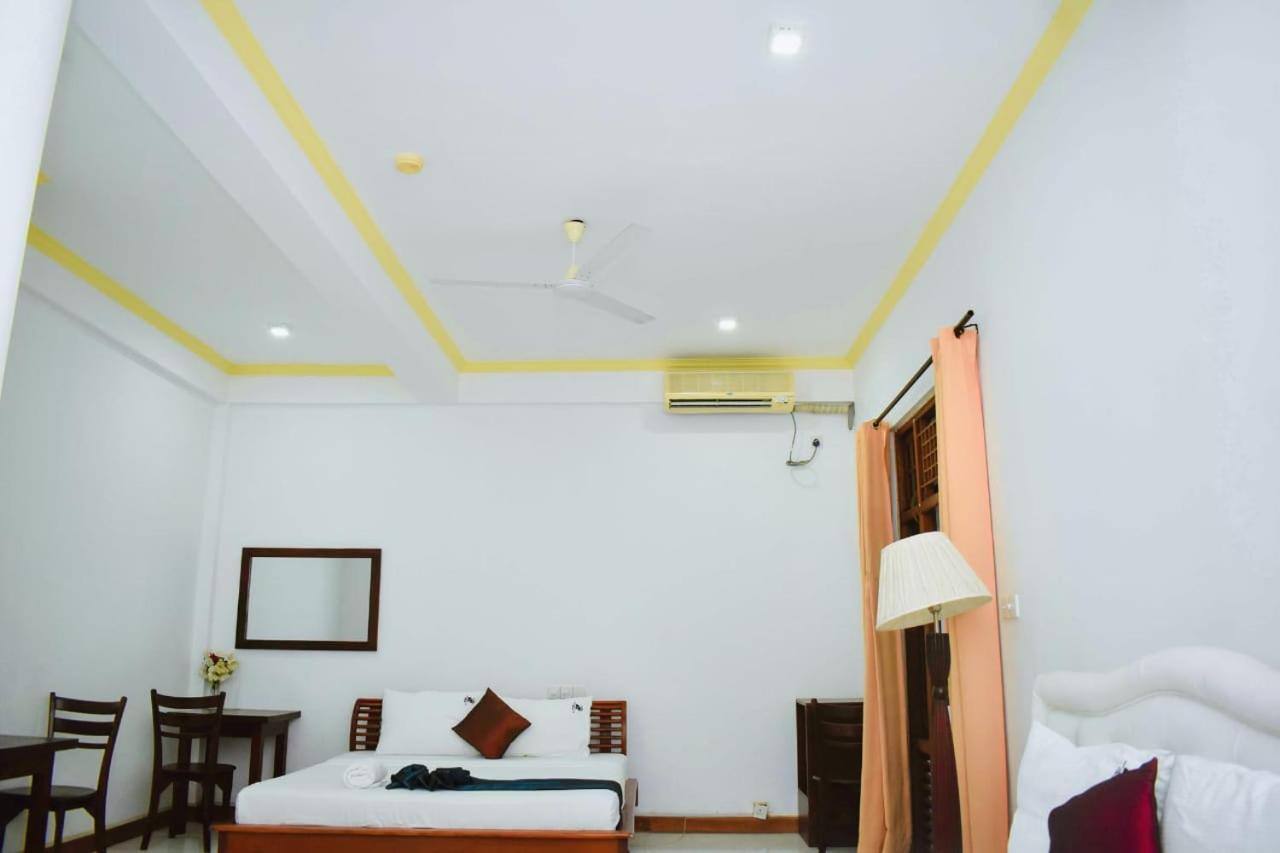 Hotel Sobana Lake Front Udawalawe Ngoại thất bức ảnh