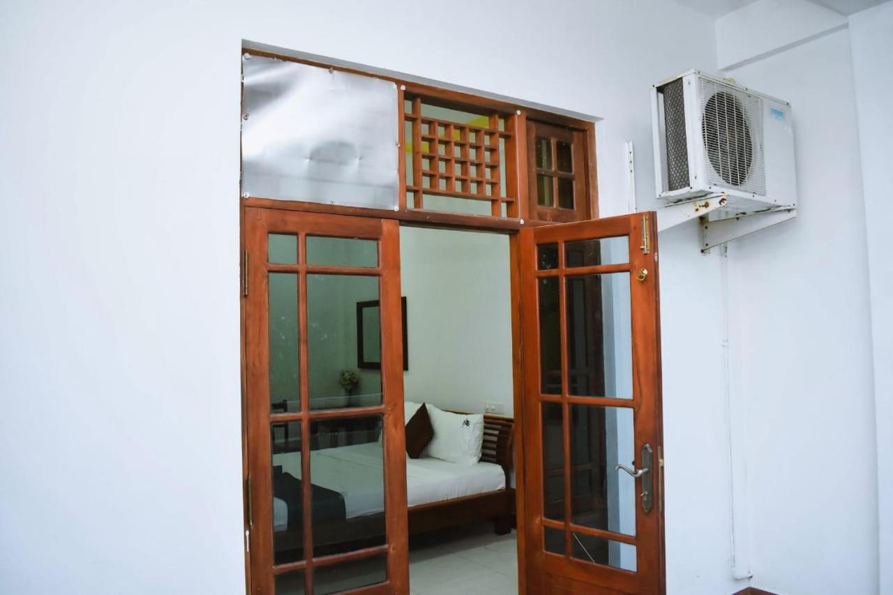 Hotel Sobana Lake Front Udawalawe Ngoại thất bức ảnh