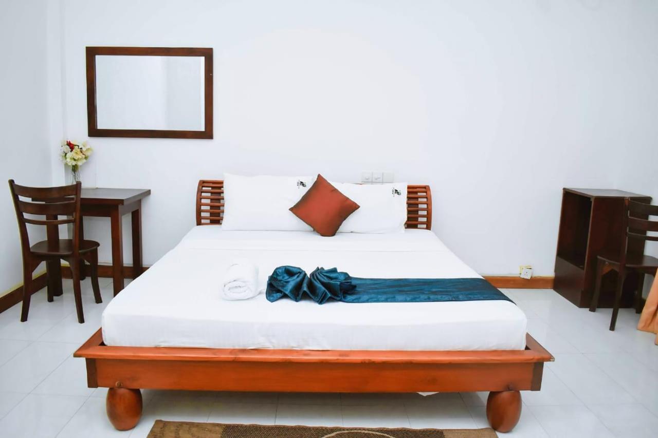 Hotel Sobana Lake Front Udawalawe Ngoại thất bức ảnh