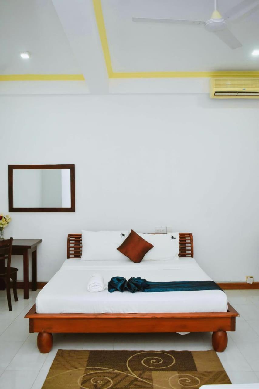 Hotel Sobana Lake Front Udawalawe Ngoại thất bức ảnh