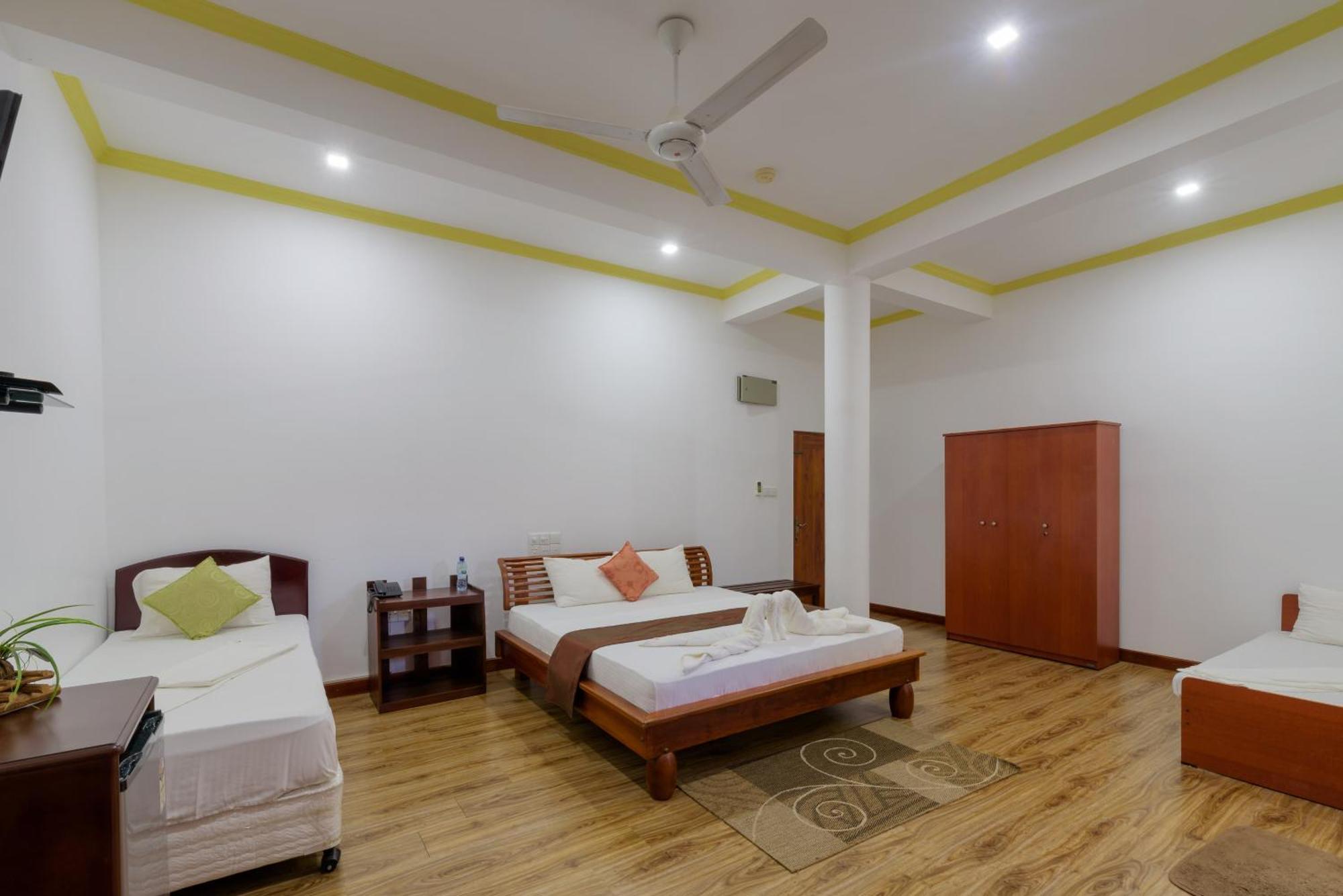 Hotel Sobana Lake Front Udawalawe Ngoại thất bức ảnh