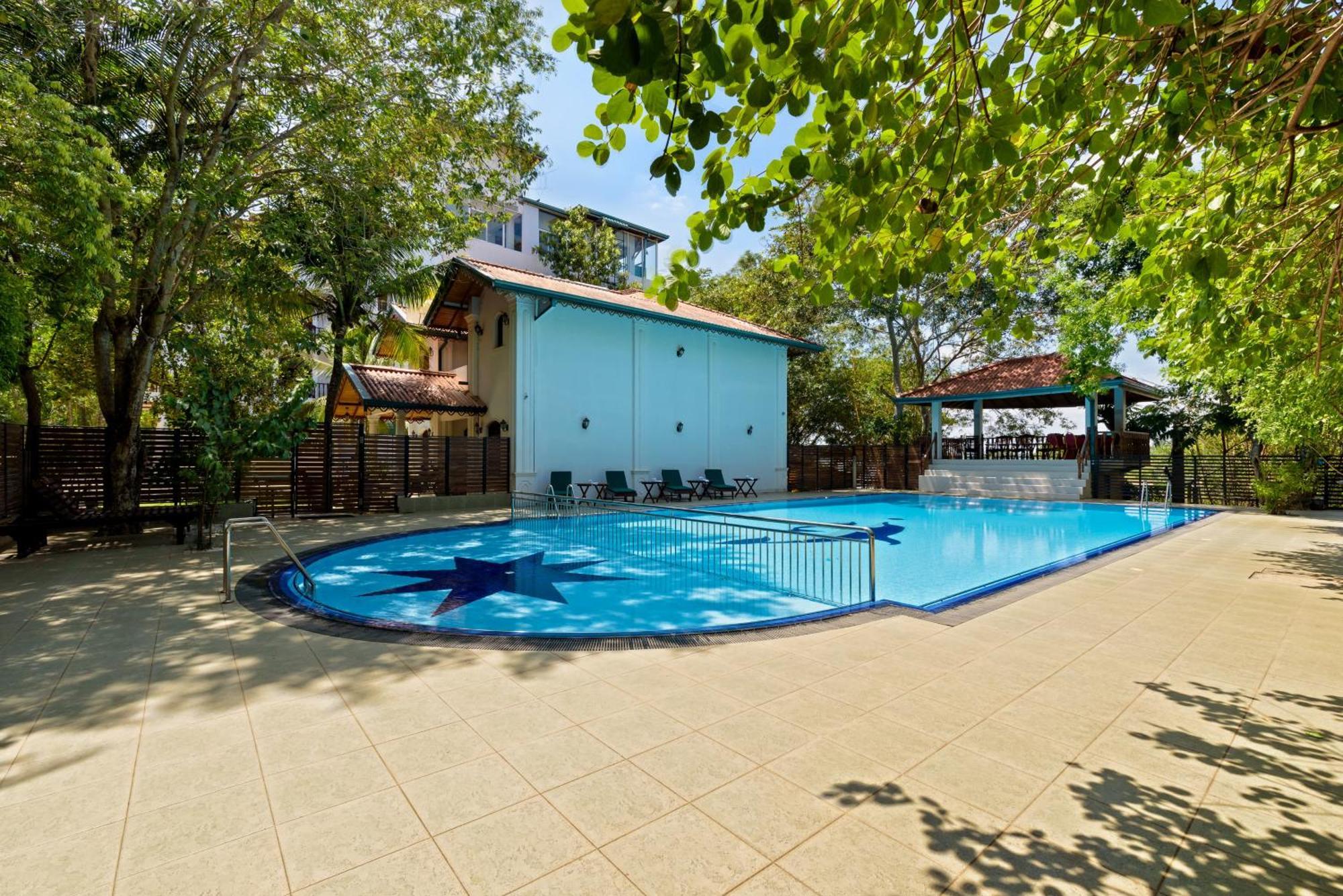 Hotel Sobana Lake Front Udawalawe Ngoại thất bức ảnh