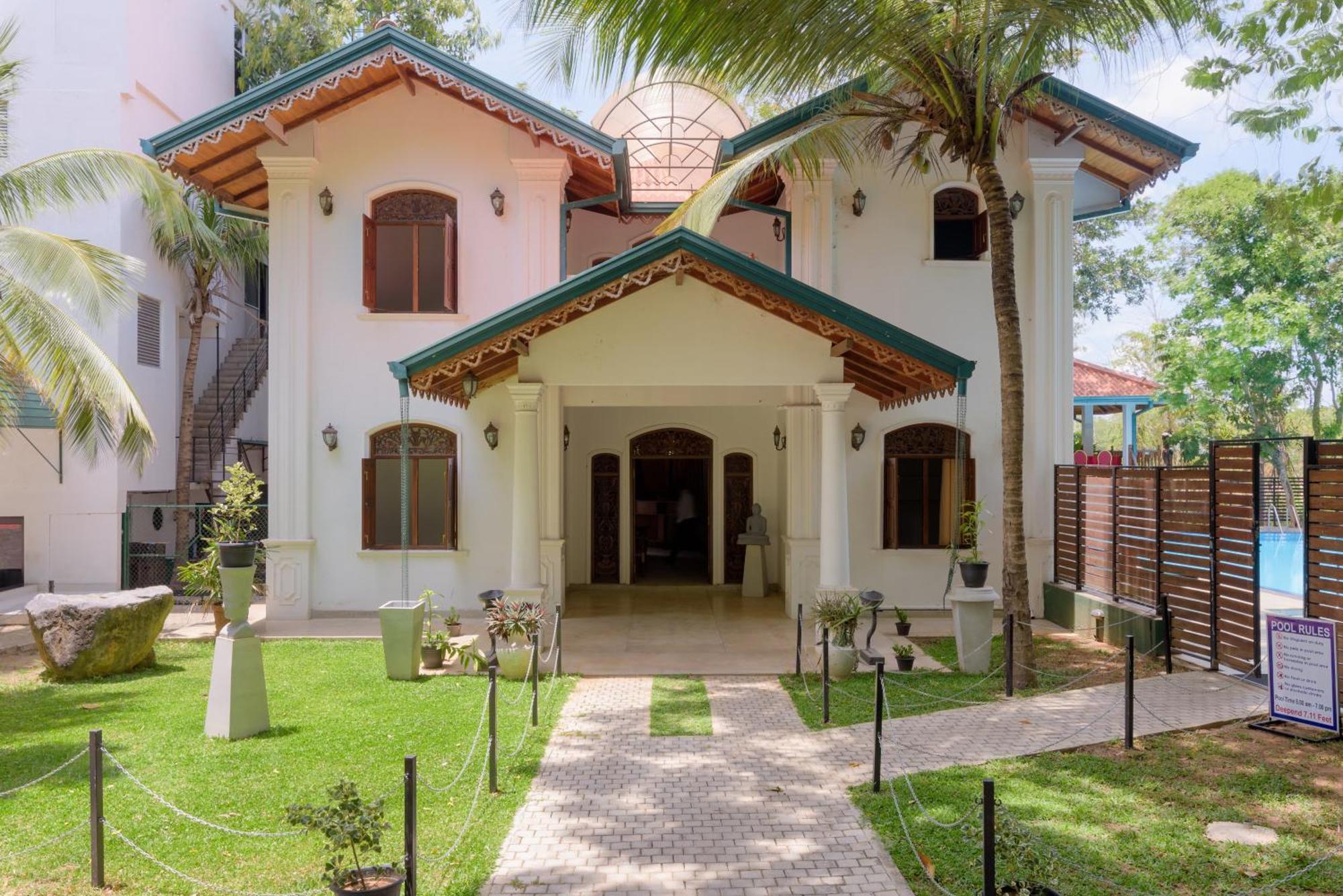 Hotel Sobana Lake Front Udawalawe Ngoại thất bức ảnh