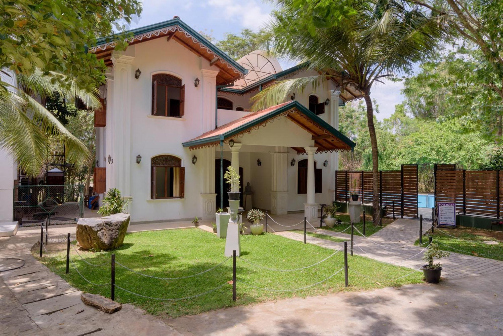 Hotel Sobana Lake Front Udawalawe Ngoại thất bức ảnh