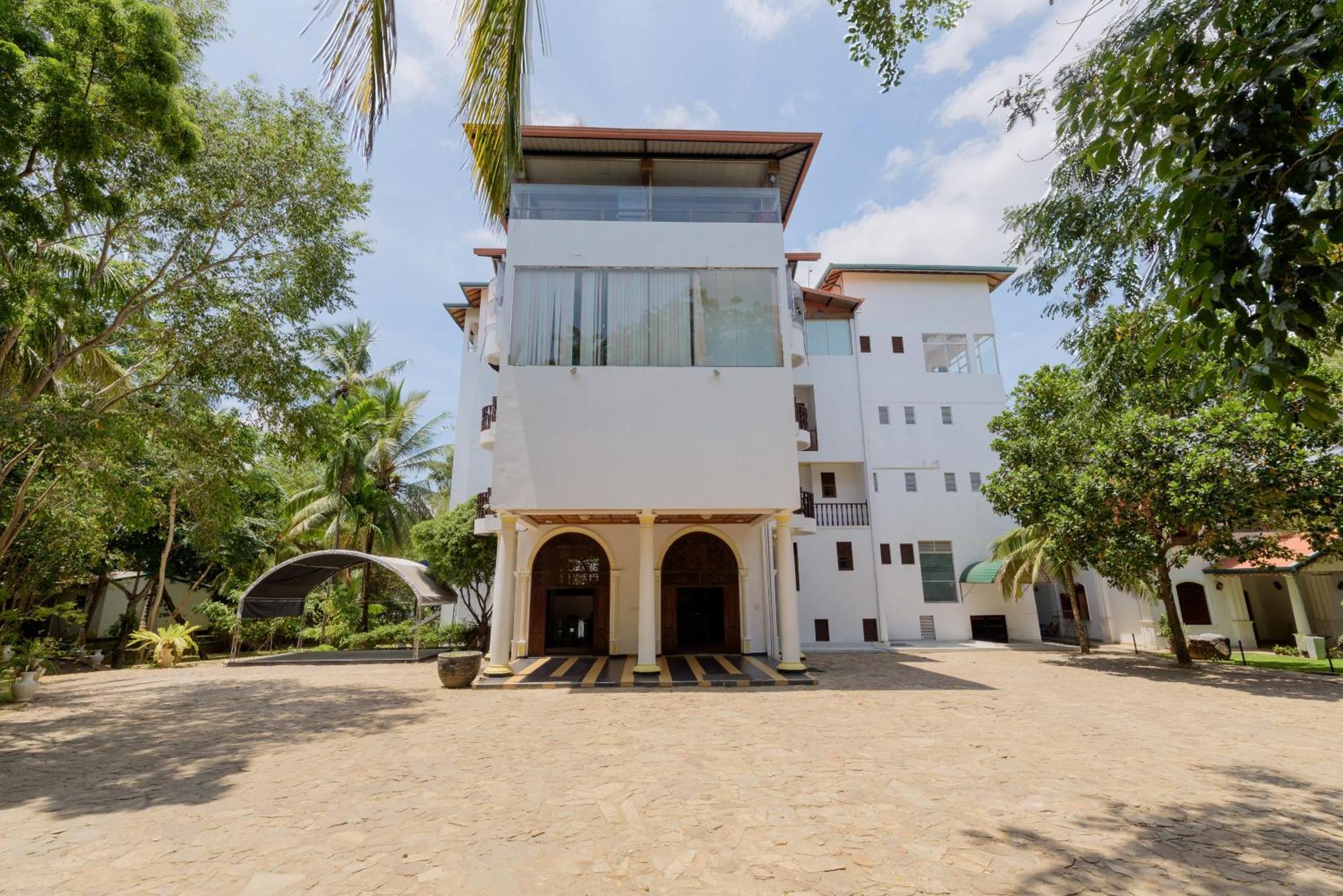 Hotel Sobana Lake Front Udawalawe Ngoại thất bức ảnh