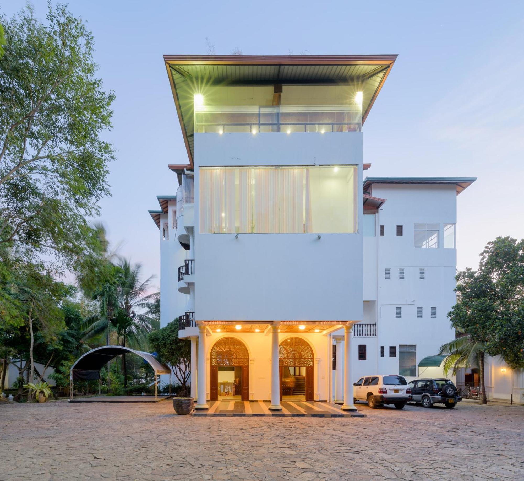 Hotel Sobana Lake Front Udawalawe Ngoại thất bức ảnh
