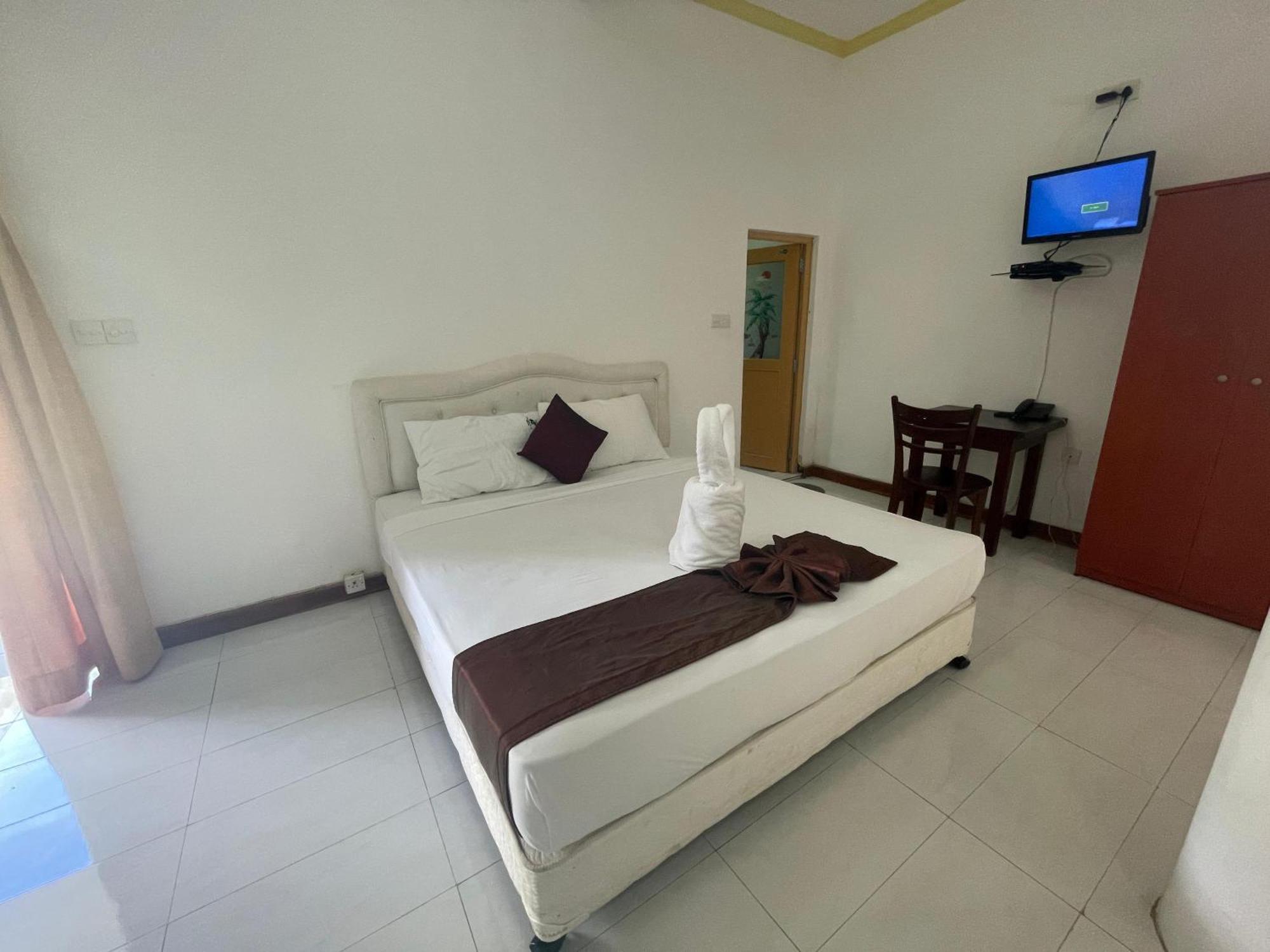 Hotel Sobana Lake Front Udawalawe Ngoại thất bức ảnh