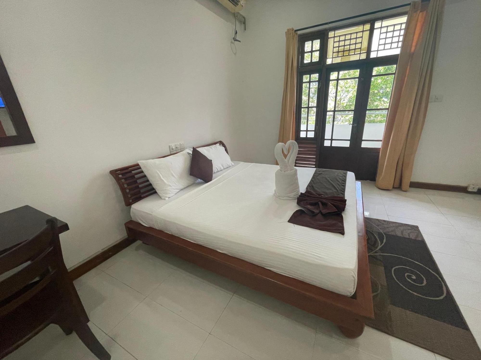 Hotel Sobana Lake Front Udawalawe Ngoại thất bức ảnh